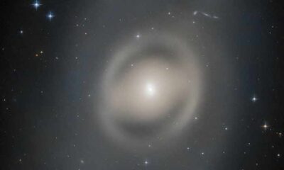 Hubble sees galaxy in a ghostly haze