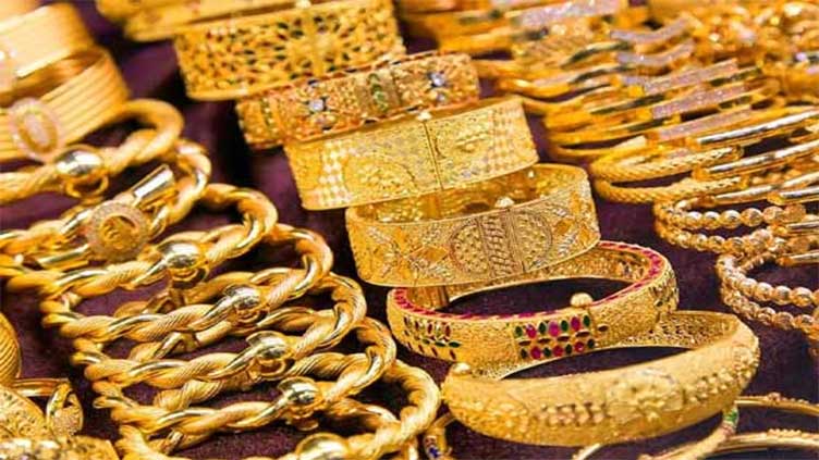 Gold prices fall to record low after continuous rise