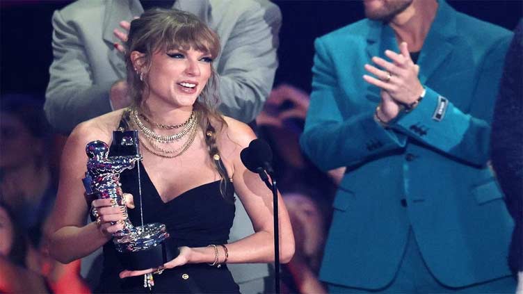 Taylor Swift wins top honour at MTV's Video Music Awards