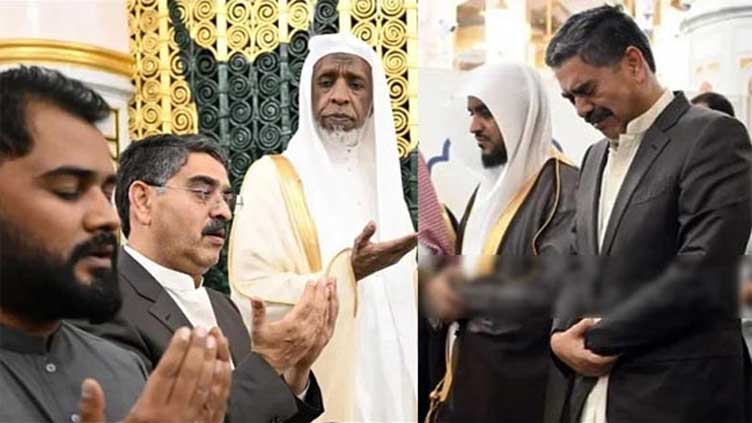 PM offers nawafil at Roza-e-Rasool in Madinah