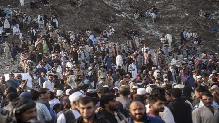 Taliban appeal to Afghan private sector to help those fleeing Pakistan's mass deportation drive