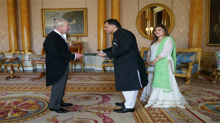 Pakistani High Commissioner to UK presents his credentials to King Charles