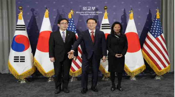 S.Korea, US and Japan condemn North Korea over arms trade with Russia