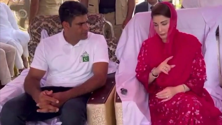 Maryam Nawaz visits Arshad Nadeem in Mian Channu, awards Rs100m and car