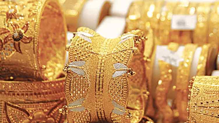 Gold prices decrease by Rs800 per tola