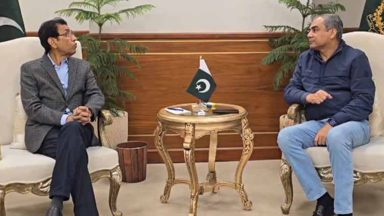 Khalid Maqbool calls on Interior Minister Naqvi to discuss overall political situation